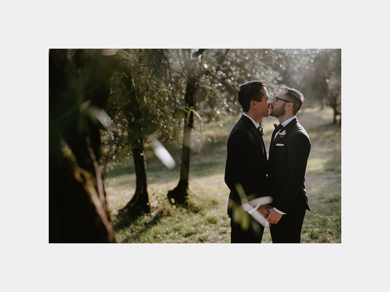 same sex wedding photographer florence villa maiano outdoor couple session
