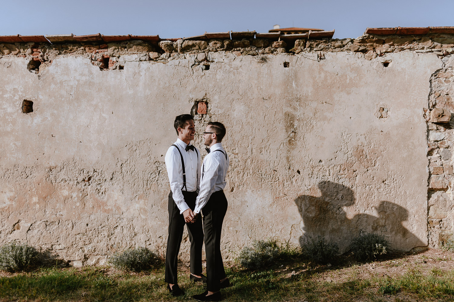 same sex wedding photographer florence villa maiano outdoor couple session