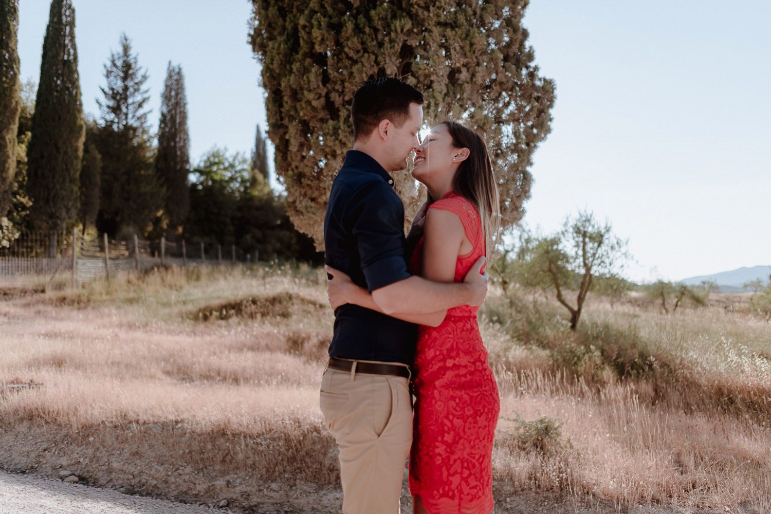 engagement photographer tuscan summer countryside portrait modern intimate couple