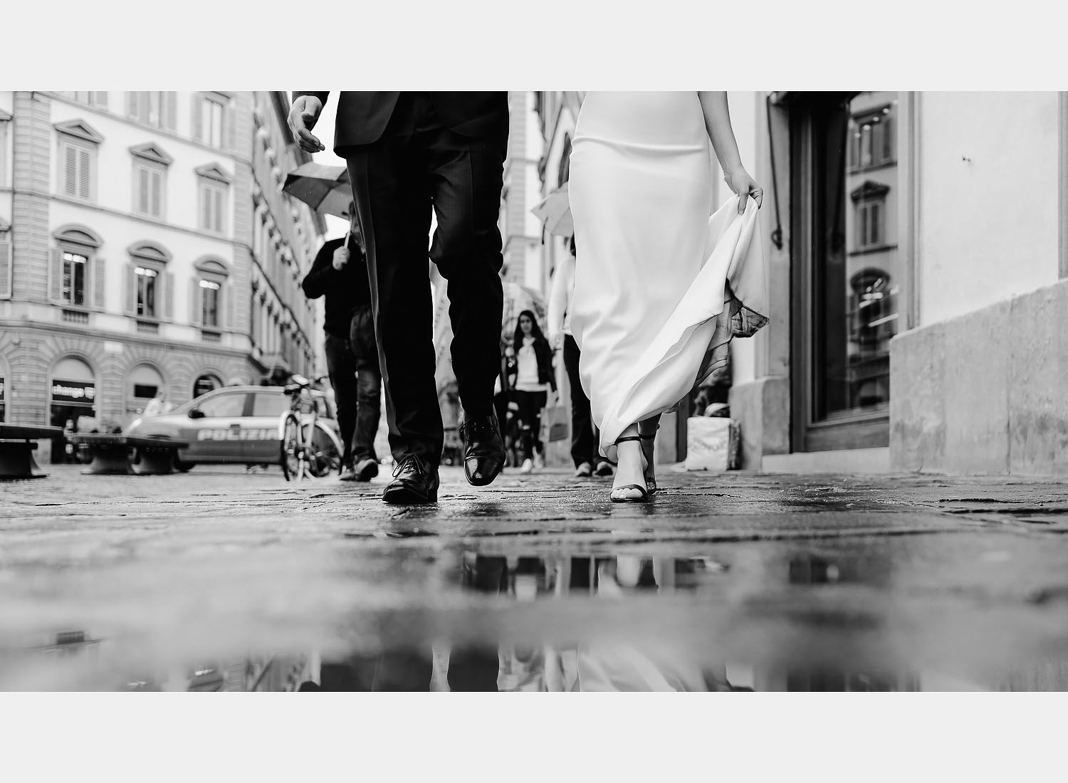 elopement photographer florence rainy portrait session downtown duomo cathedral