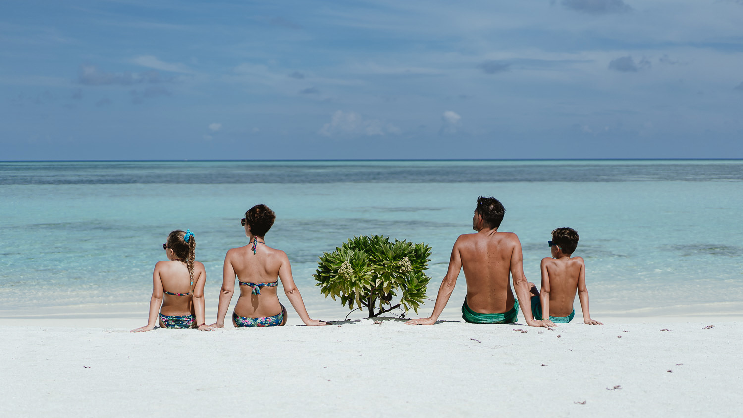 wedding photographer in maldives anniversary trip excursion relax chill out cocoon beach family