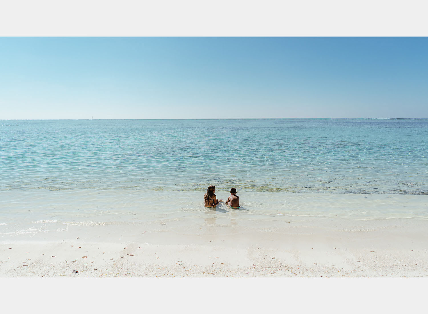wedding photographer in maldives anniversary trip cocoon private beach sea family fun