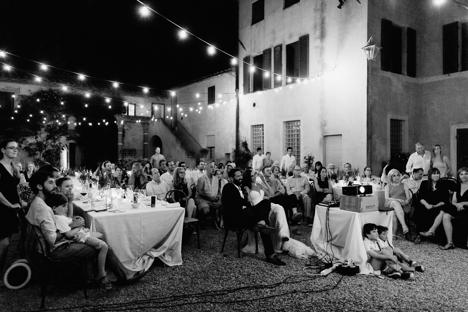 villa catignano wedding photogprapher outdoor al fresco dinner reception touching speeches