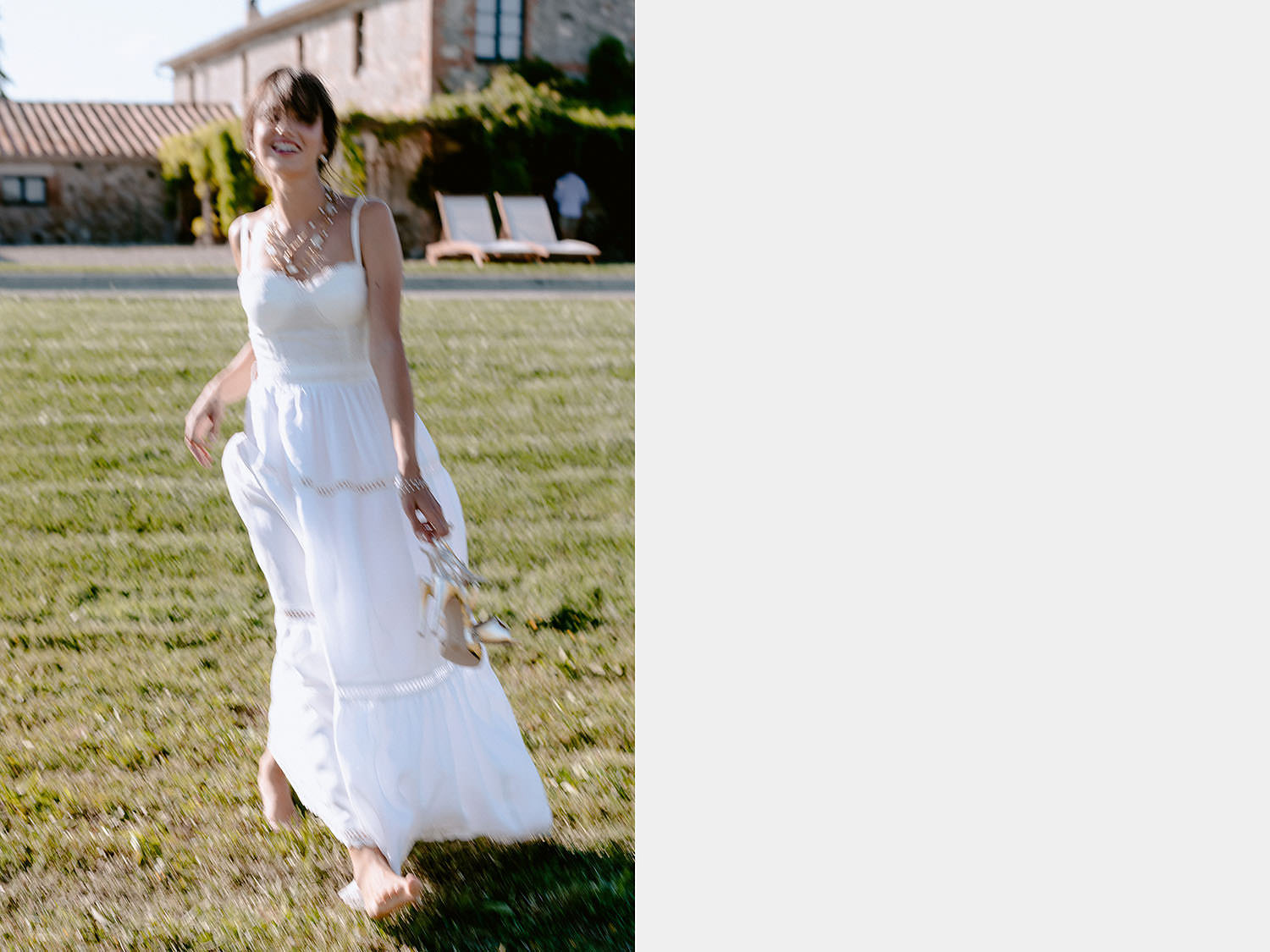 editorial Wedding Inspiration Tuscan Rolling Hills bride in andreia cruz dress and oro due on pool
