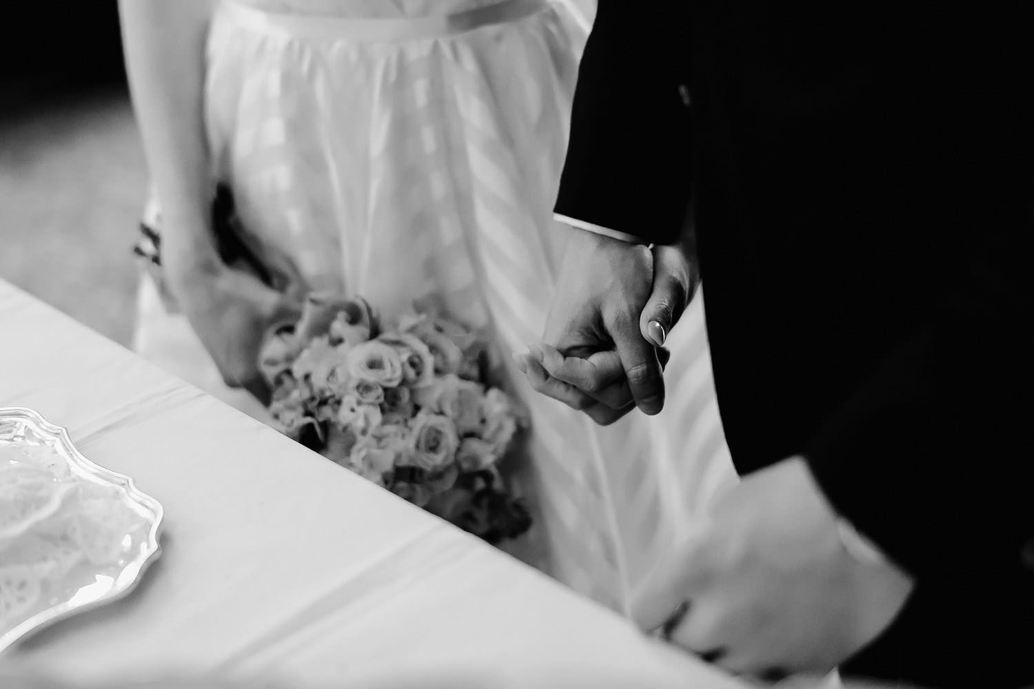 wedding photographer venice elopement symbolic intimate ceremony scuola grande dei carmini