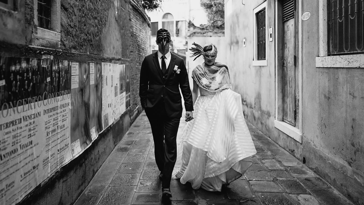 wedding photographer venice elopement photography bride groom portrait traditional venetian masks