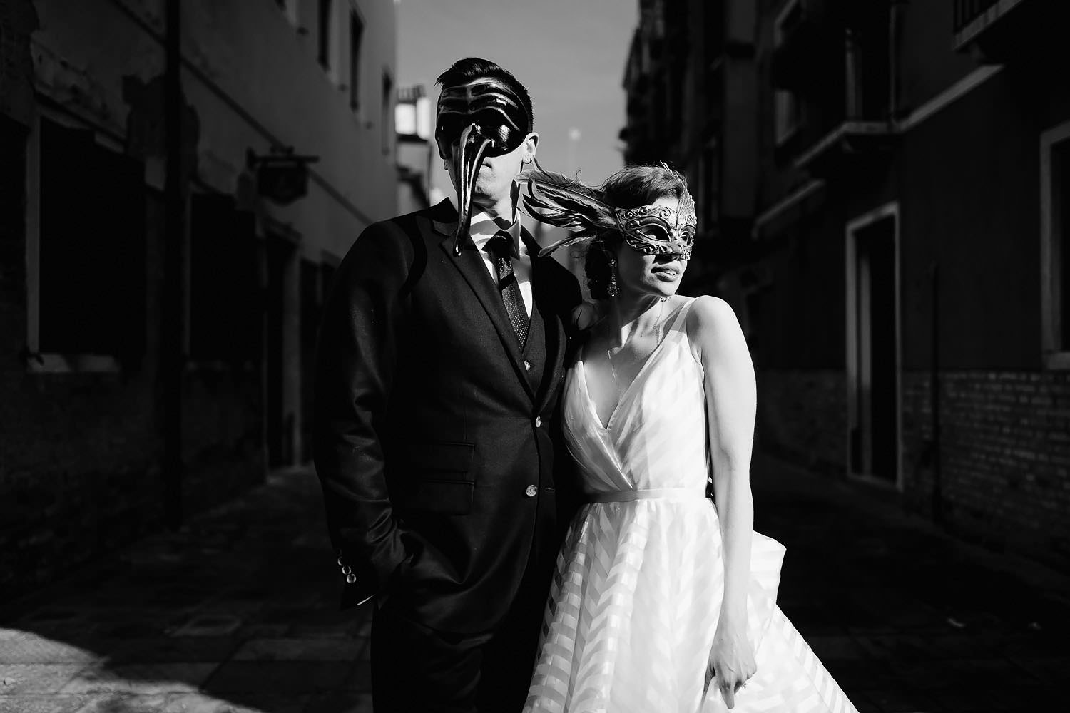 venice wedding photographer elopement photography bride groom portrait traditional venetian masks