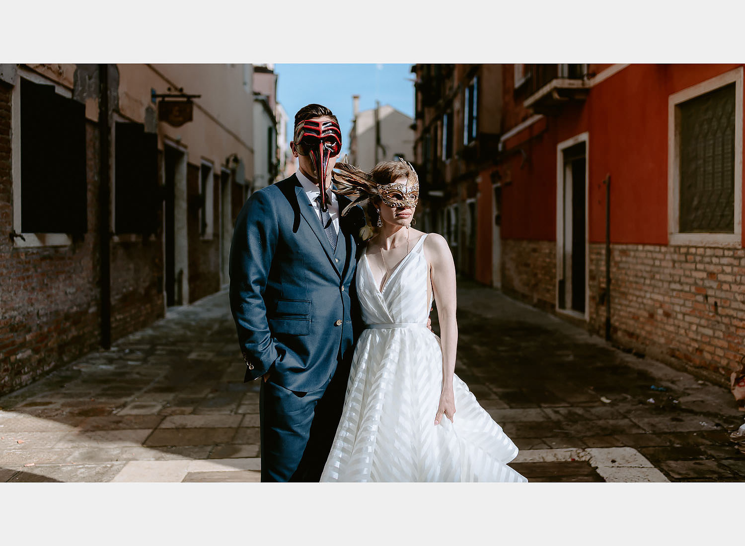 venice wedding photographer elopement best wedding photo in venice traditional masks