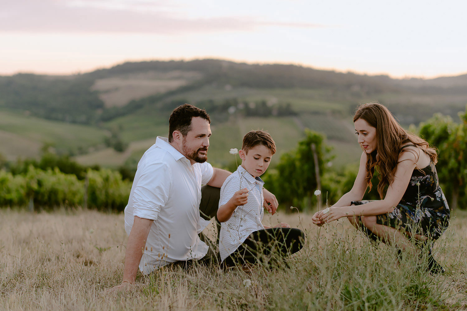 vacation photographer florence tuscany countryside sunset family travel chianti rolling hills vineyards