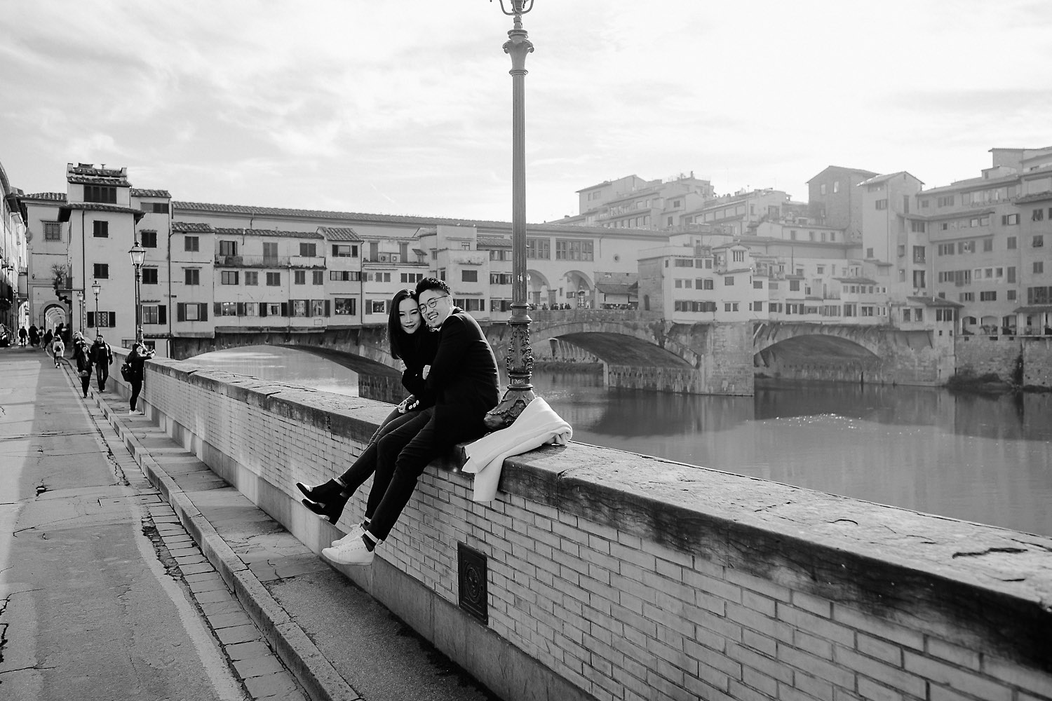pre wedding photos in florence lungarno relaxed laidback