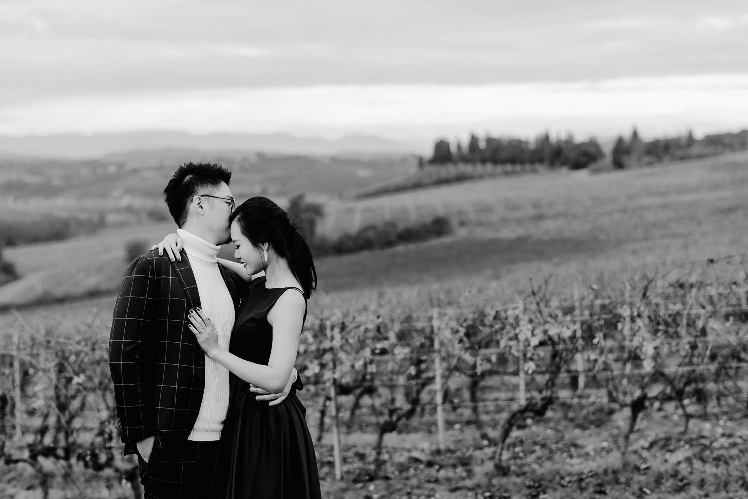 winter wedding proposal tuscany chianti vineyard couple portraits