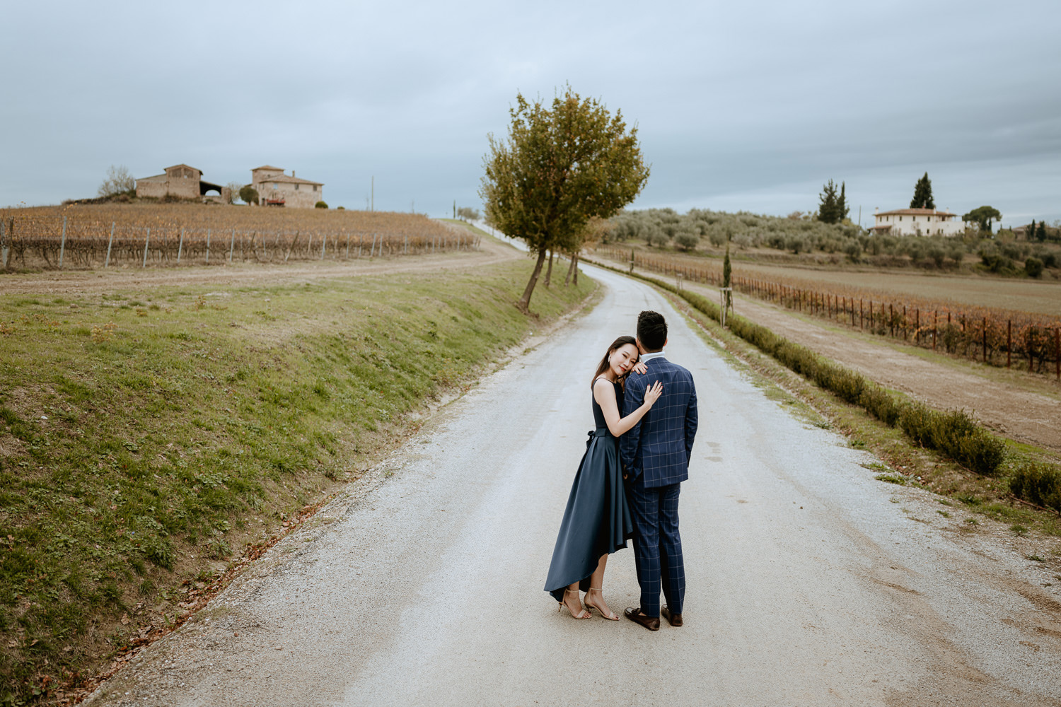 winter wedding proposal tuscany asian couple best photography landscape