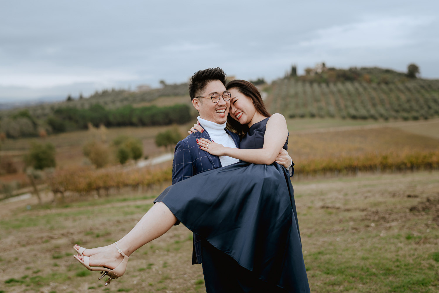 winter wedding proposal tuscany photographer asian couple