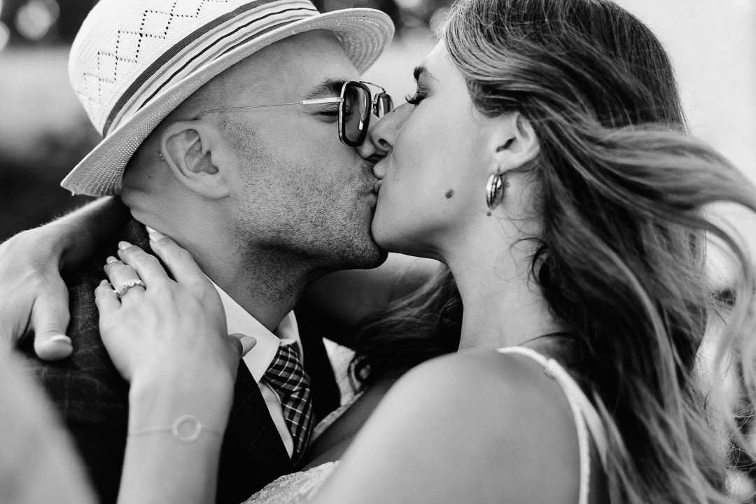 alternative bridal couple first kiss tuscan villa