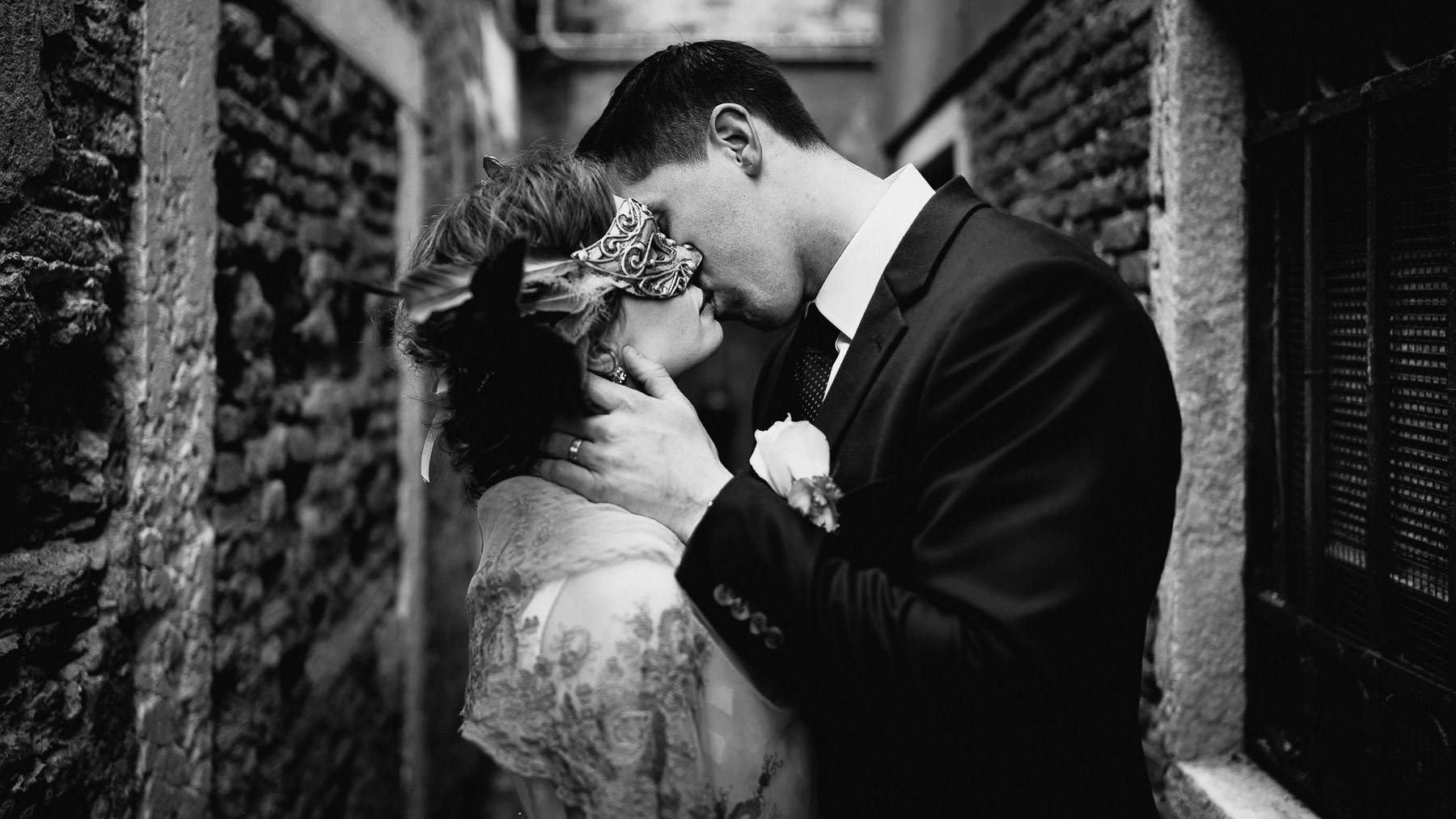 eloping in italy venice wedding photographer intimate elopement