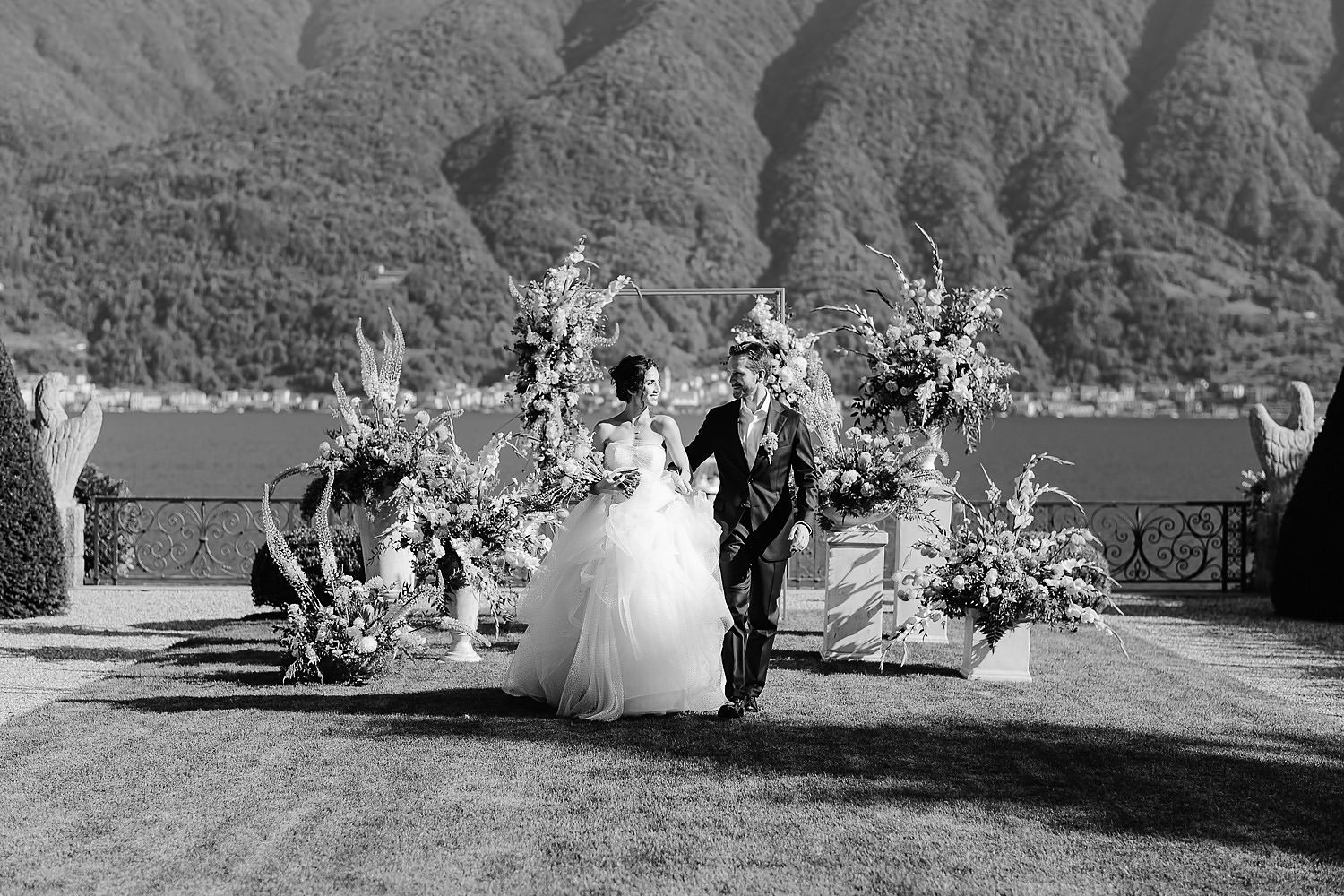 villa balbiano wedding photographer lake como outdoor symbolic elopement ceremony