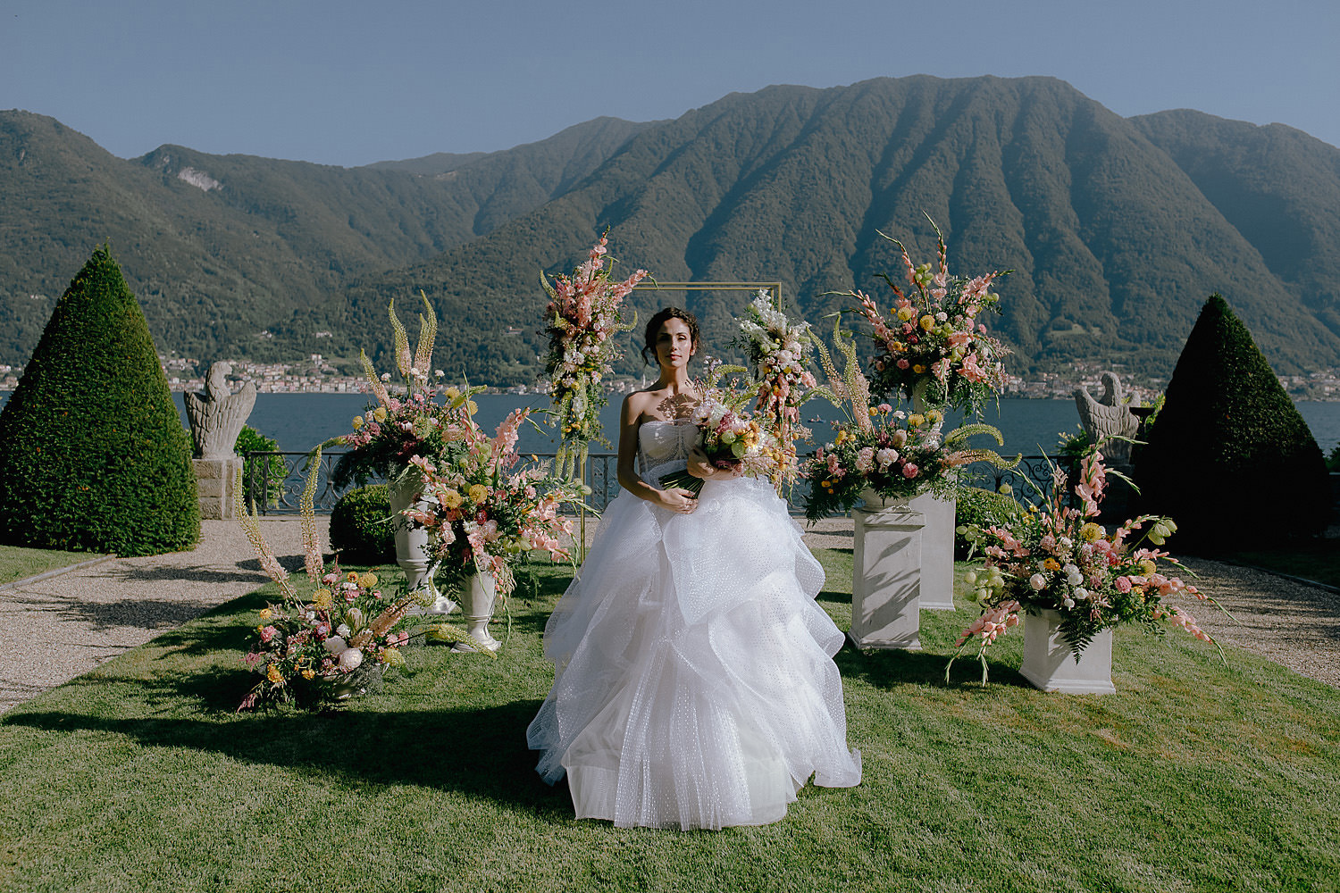 villa balbiano wedding photographer lake como lake side bride portraits flowers bouquet