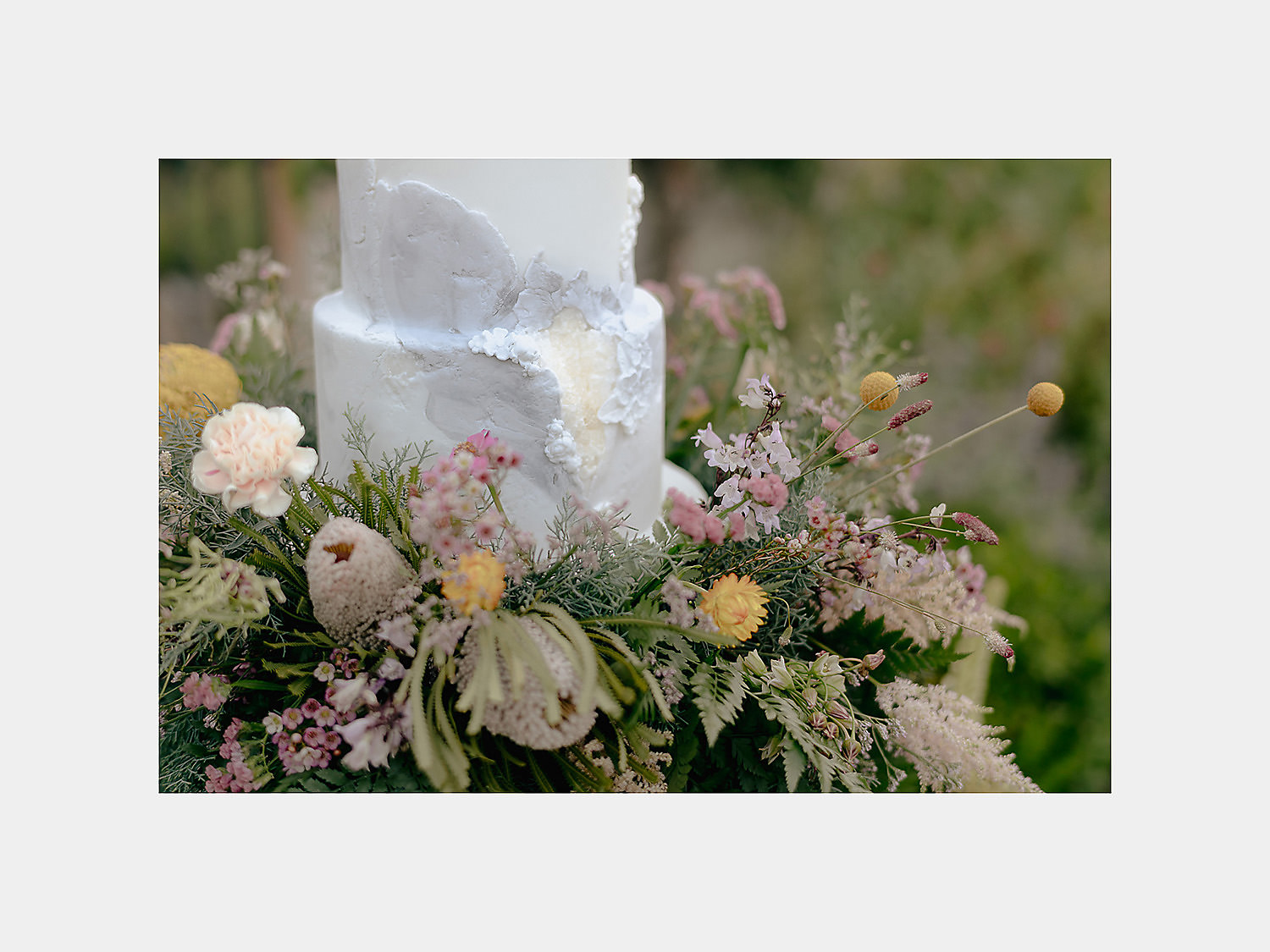villa balbiano wedding photographer lake como luxury wedding cake detail