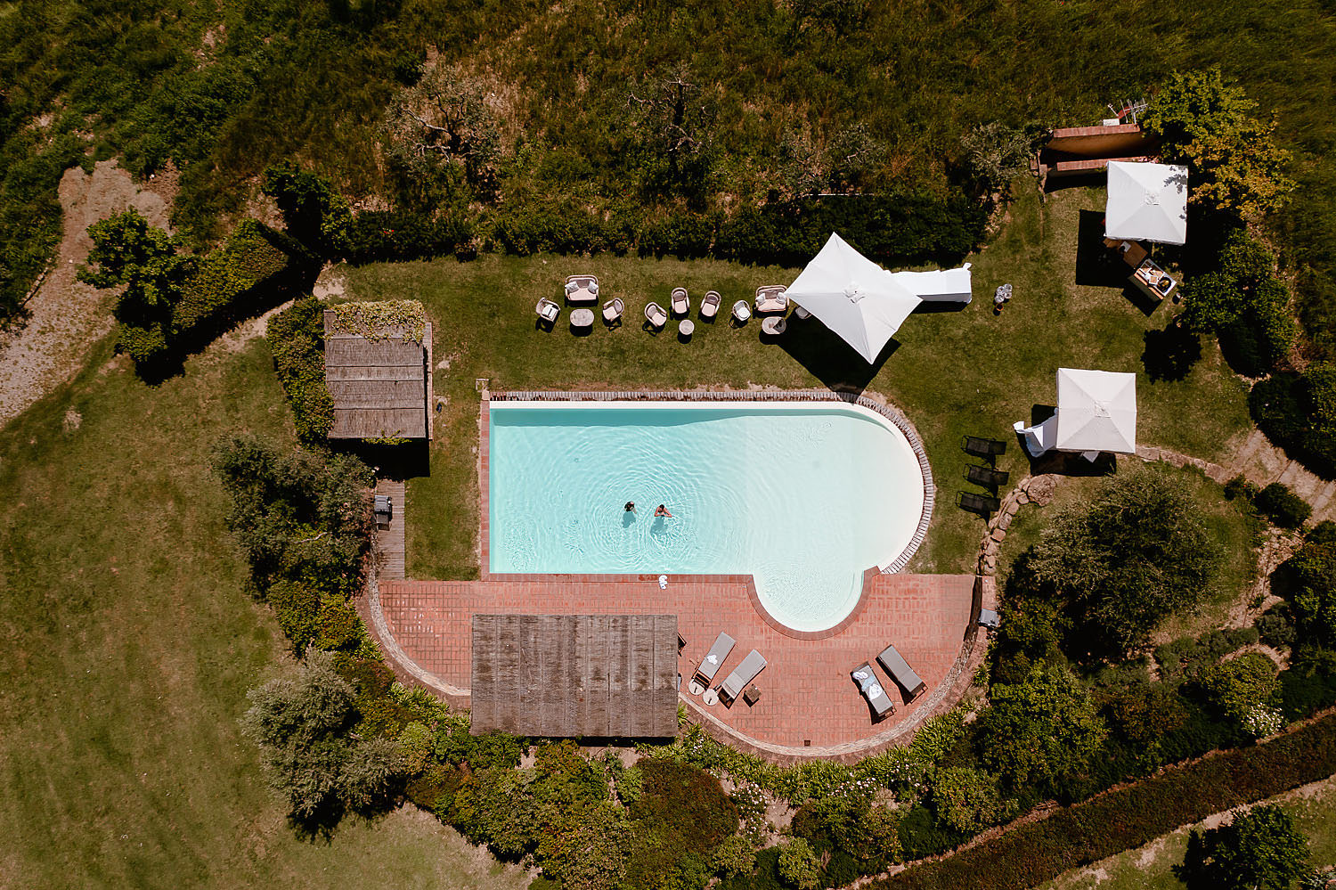 relaxing countryside wedding in tuscany pool party