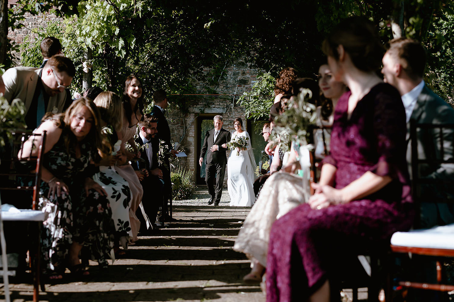 relaxing countryside wedding in tuscany outdoor romantic wedding ceremony