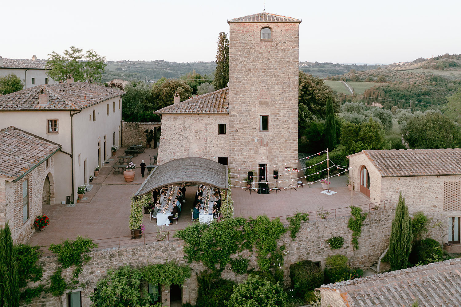 relaxing countryside wedding in tuscany laidback dinner reception outdoor