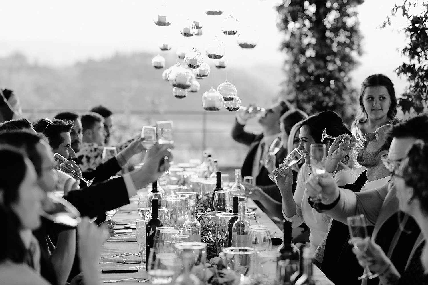 relaxing countryside wedding in tuscany laidback dinner reception outdoor speeches