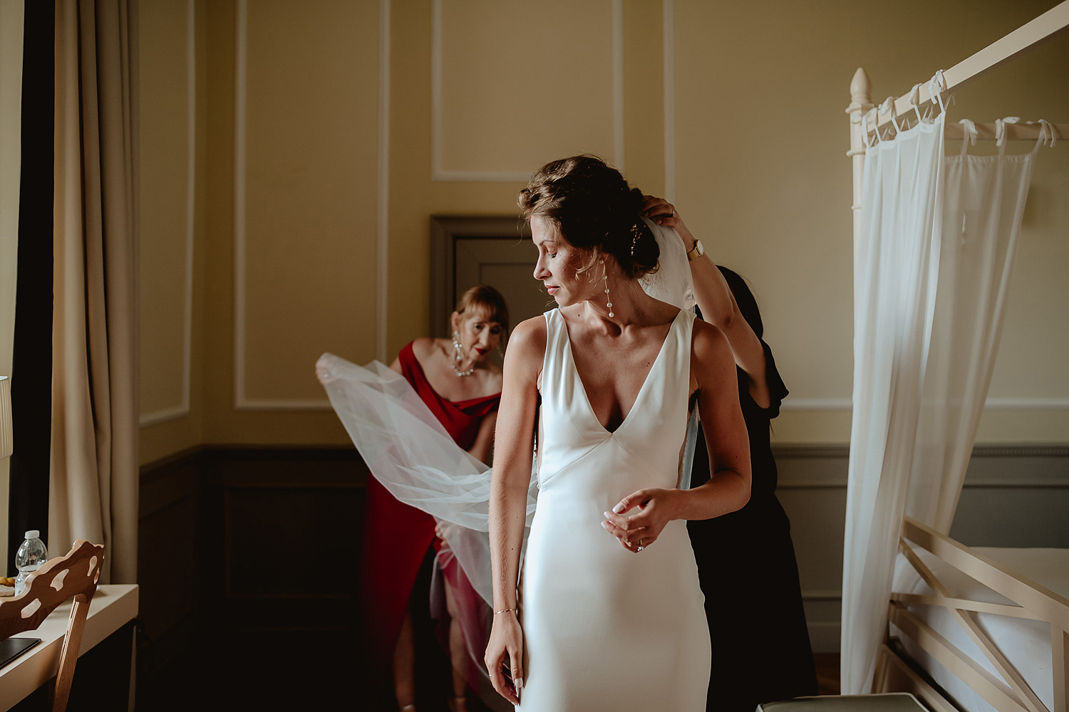 intimate micro wedding in tuscany bride getting ready photographs