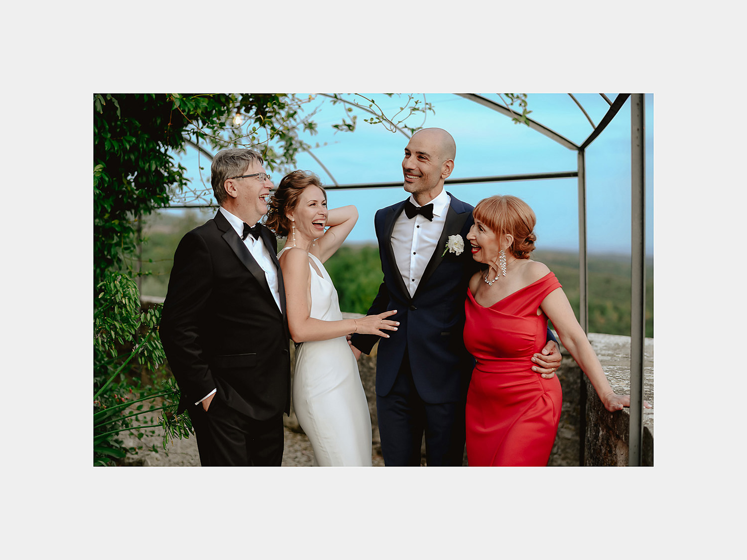 editiorial intimate micro wedding in tuscany family formals