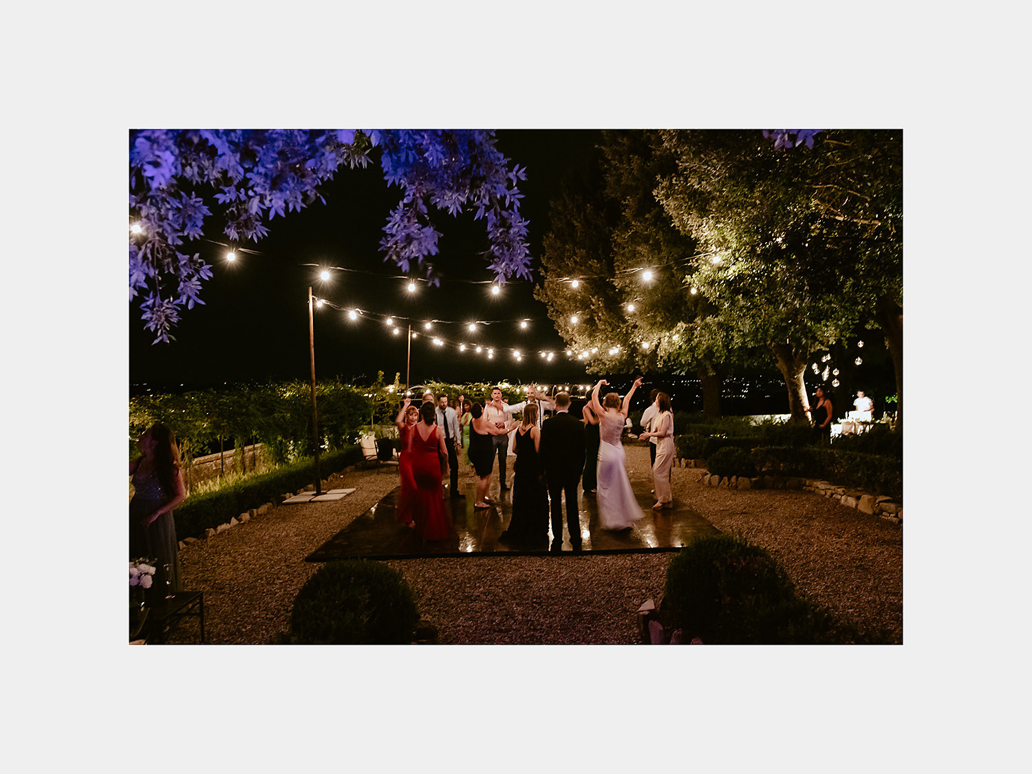 intimate micro wedding in tuscany how to build a dancefloor