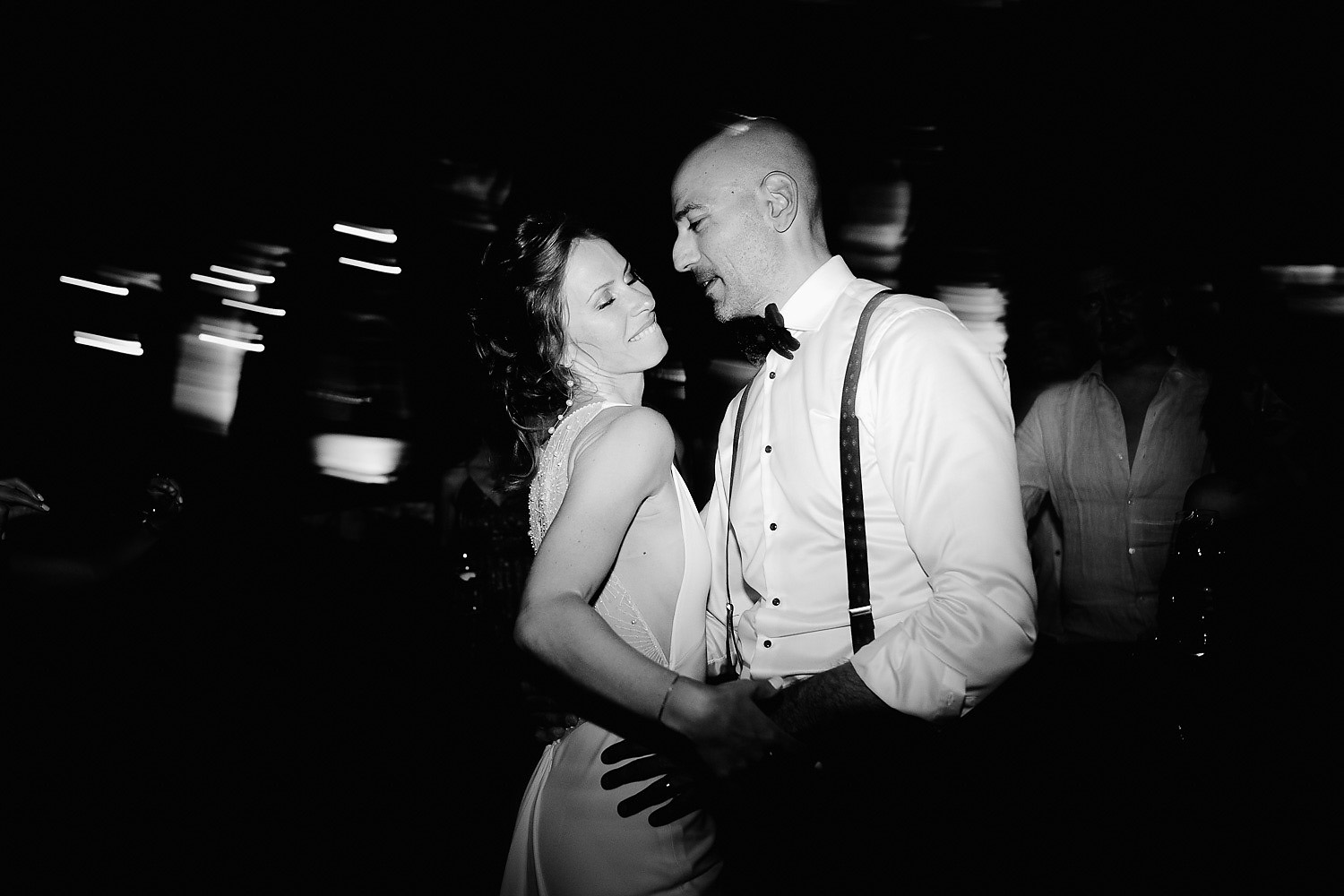 intimate micro wedding in tuscany bride groom first dance black white